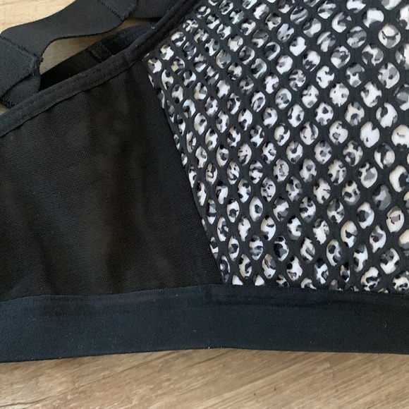 Victoria’s Secret Sports Bra Size 36DD - Picture 8 of 8